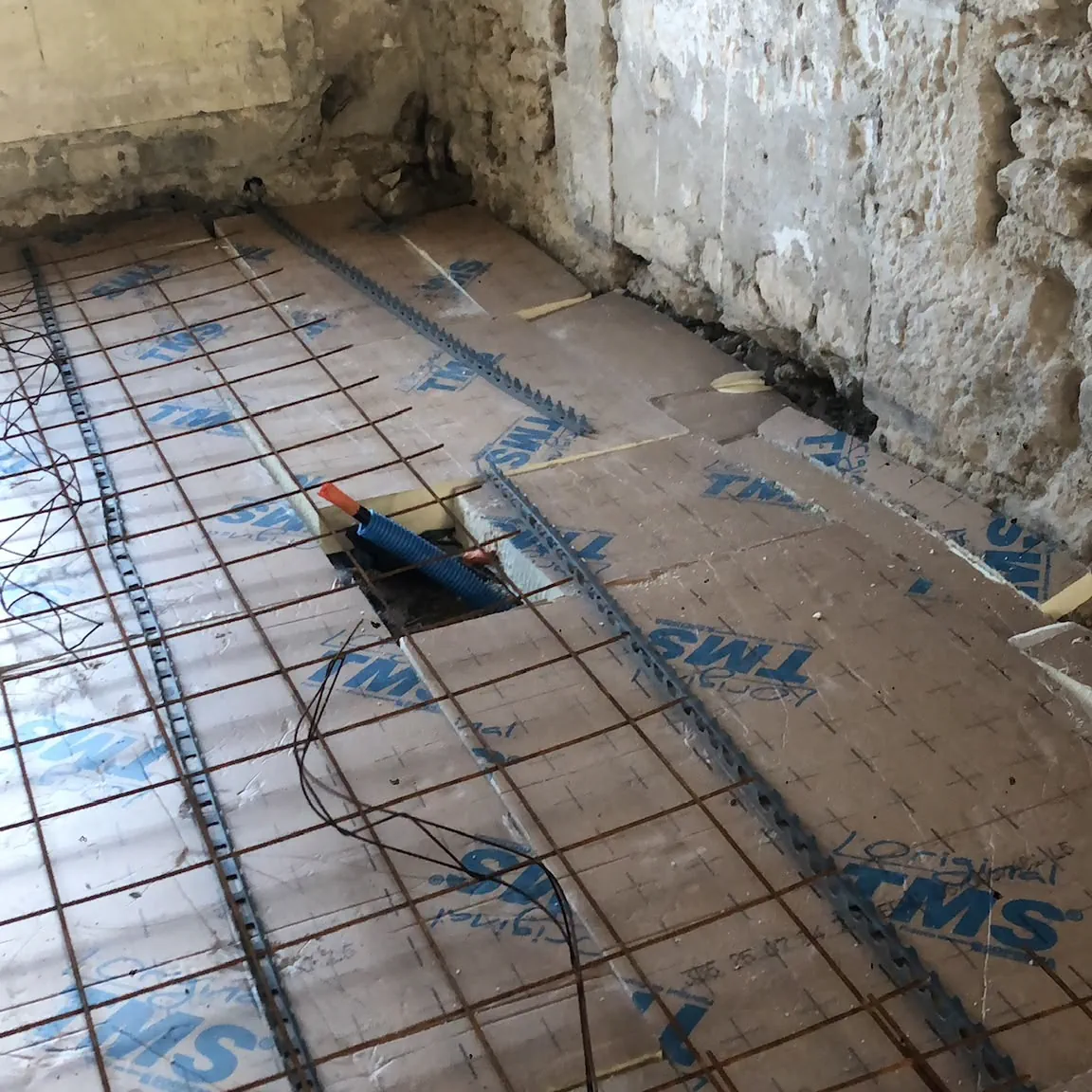 Incubateur d'entreprises à Nevers — plancher chauffant et treillis
