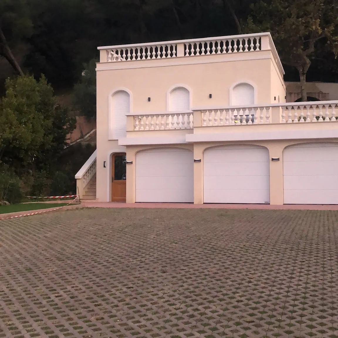 Villa — maison du gardien et garages